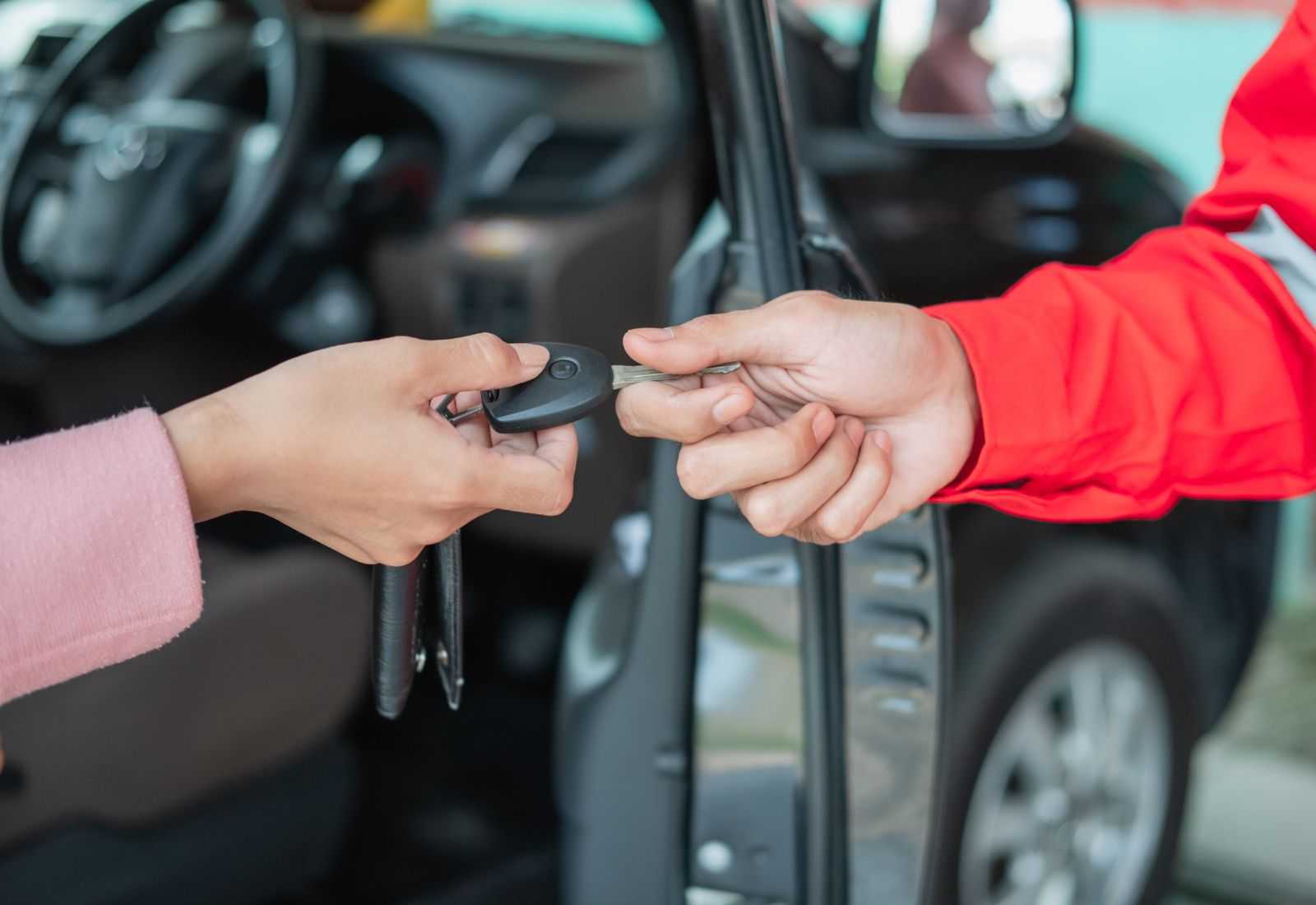Zdajesz auto po wynajmie długoterminowym i dopłacasz? Sprawdź, skąd te dodatkowe koszty!